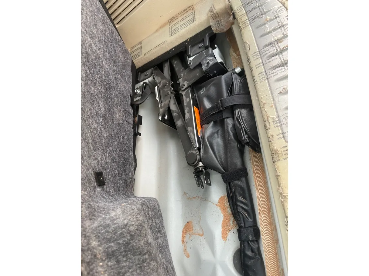 Car image 26