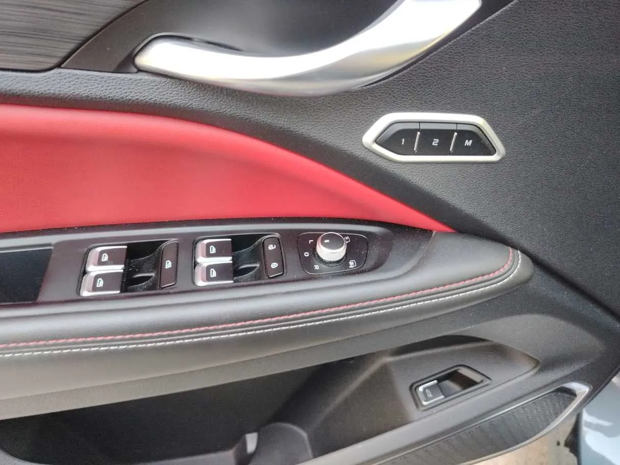 Car image 25