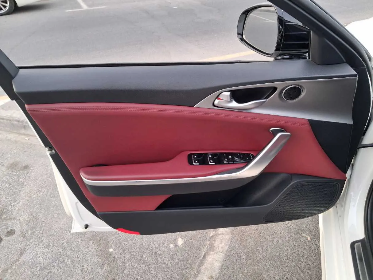 Car image 10