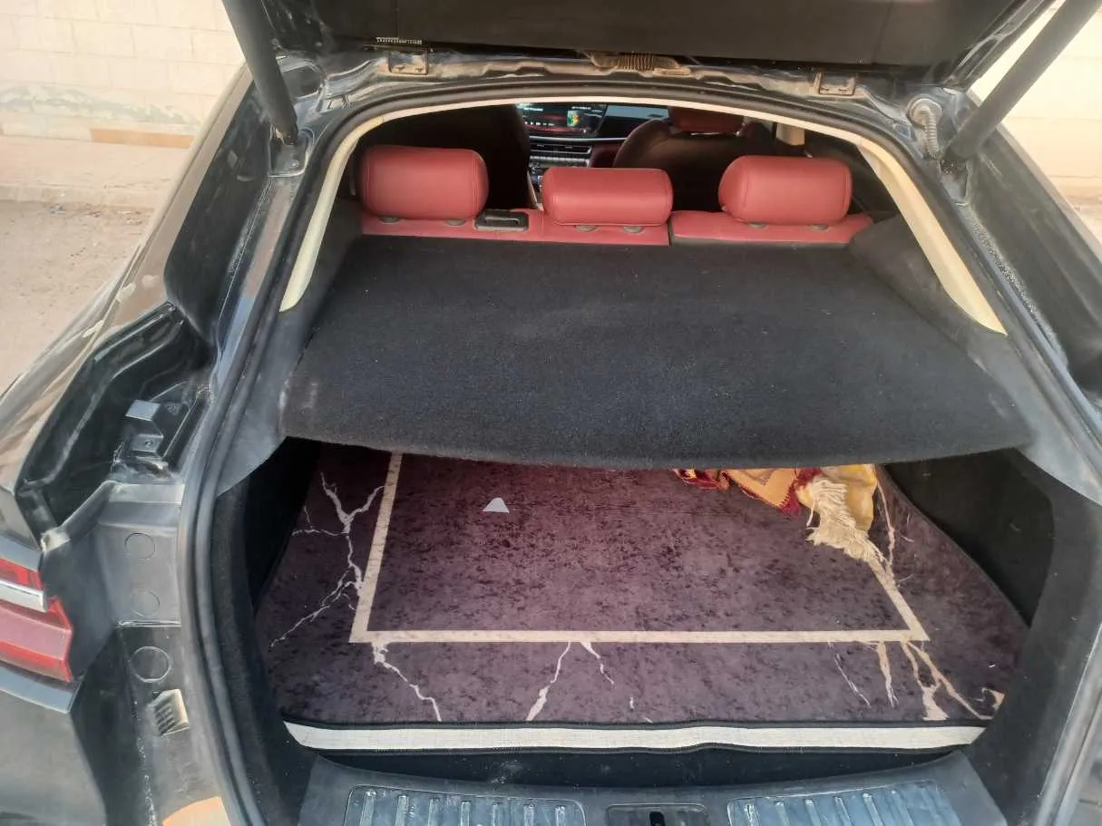 Car image 17