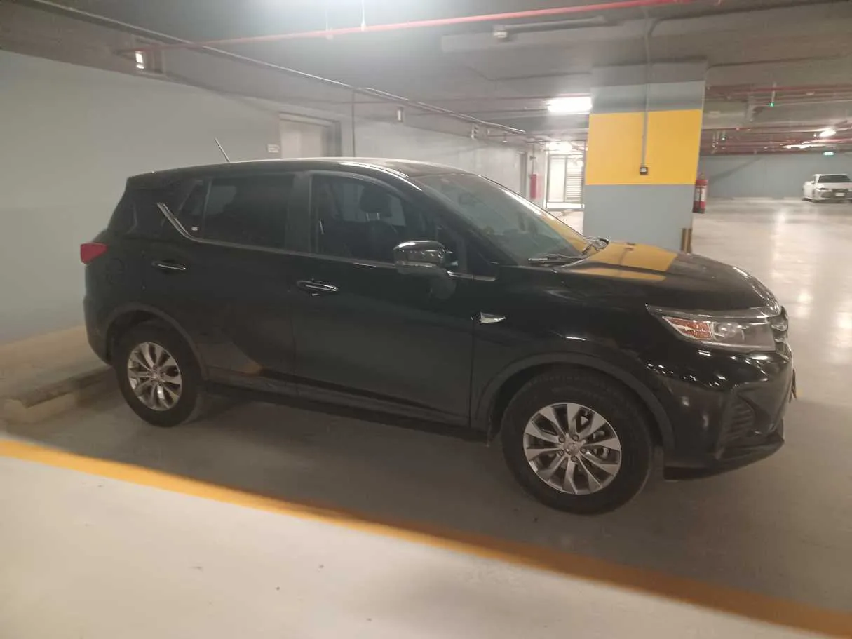 Car image 4