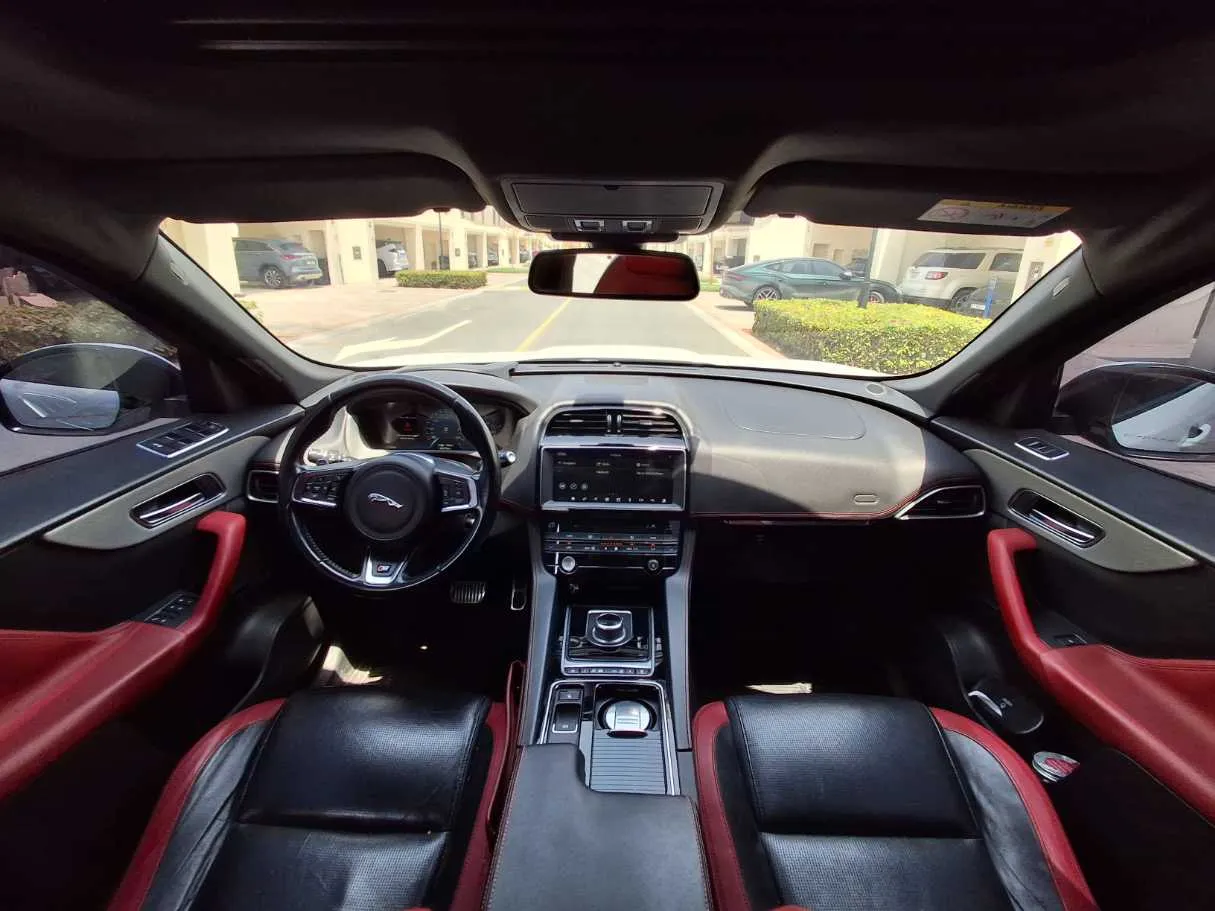 Car image 14
