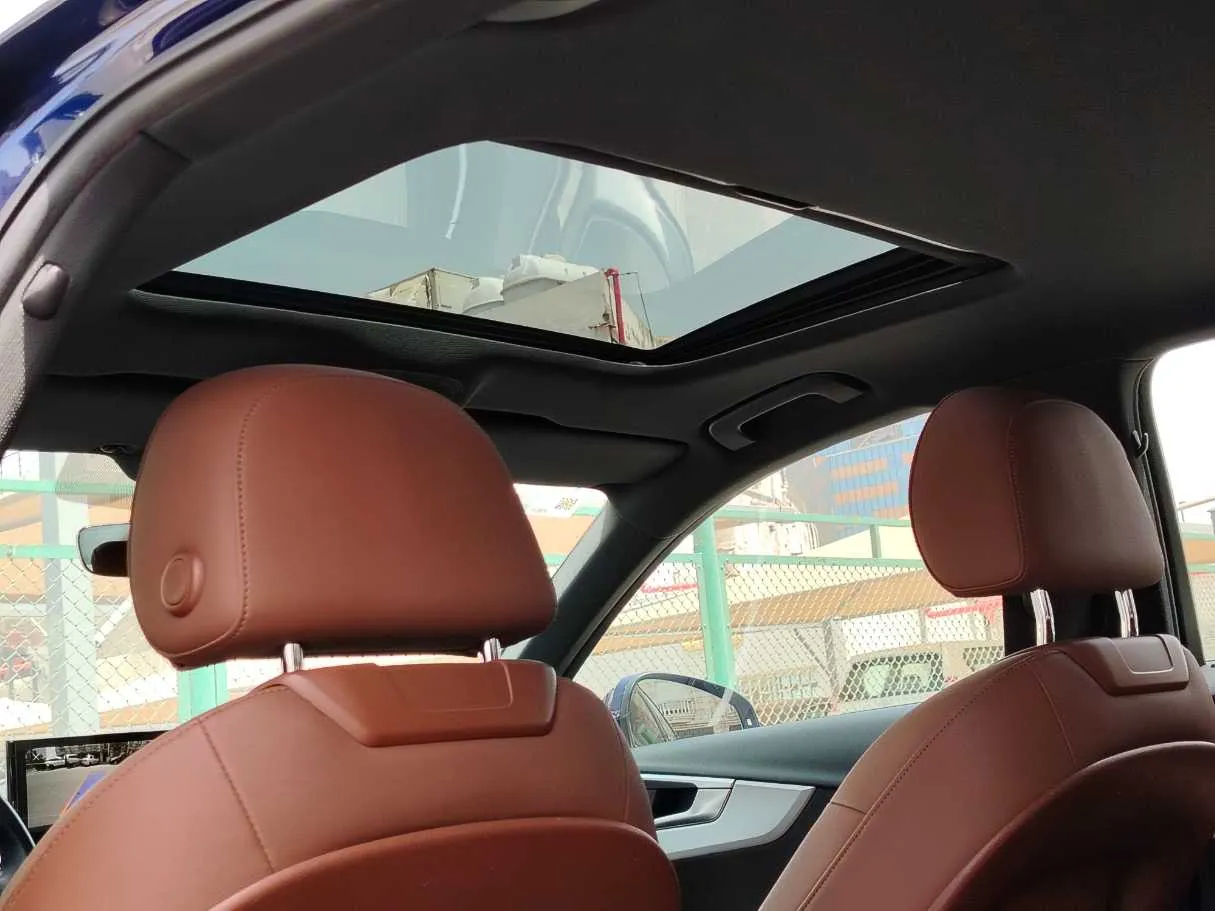 Car image 17