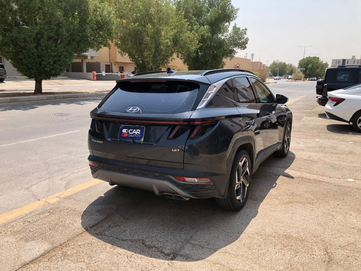 Car image 5