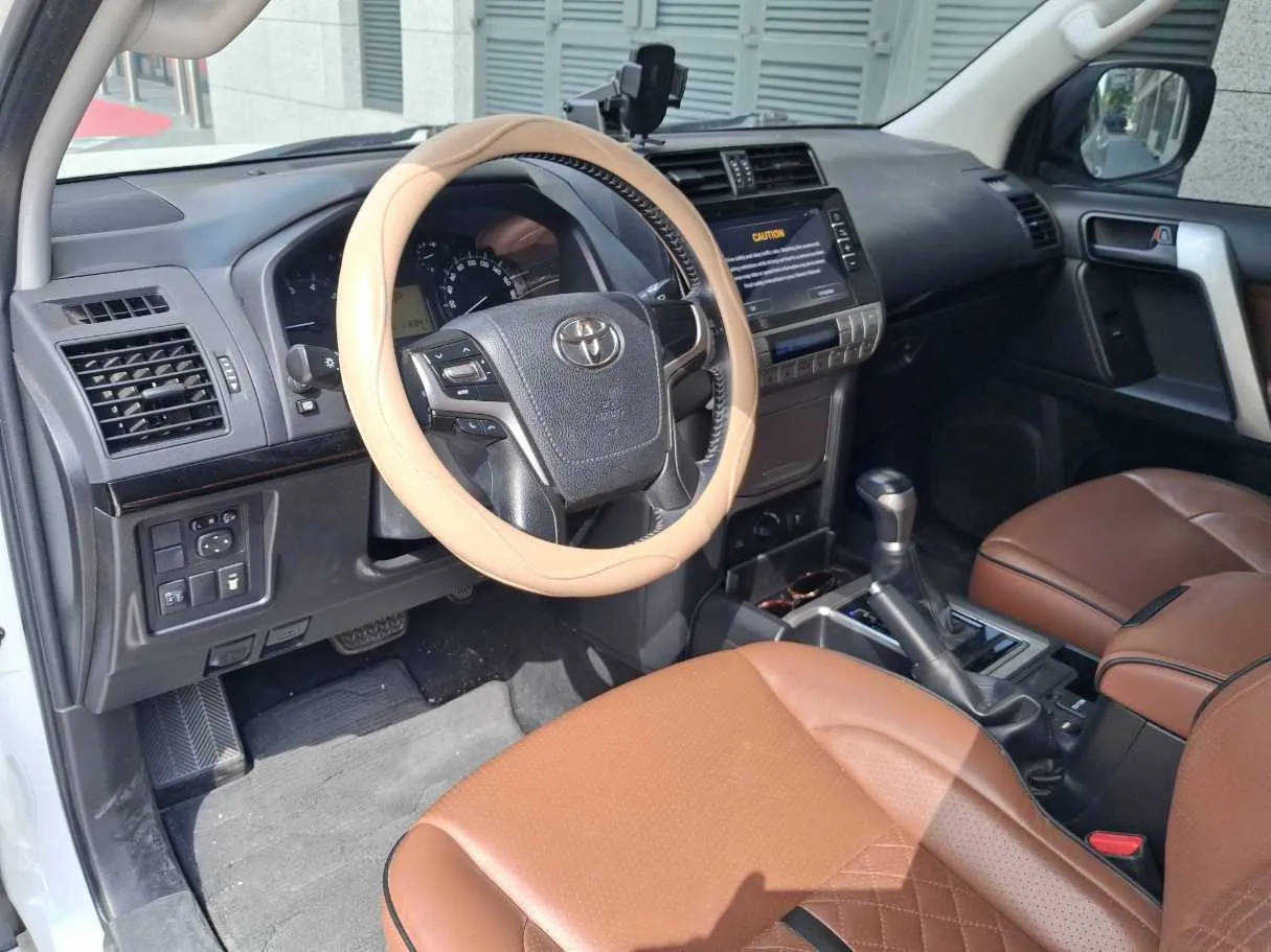 Car image 11