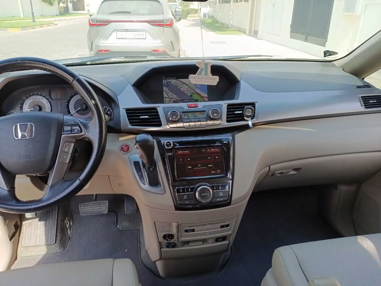 Car image 17