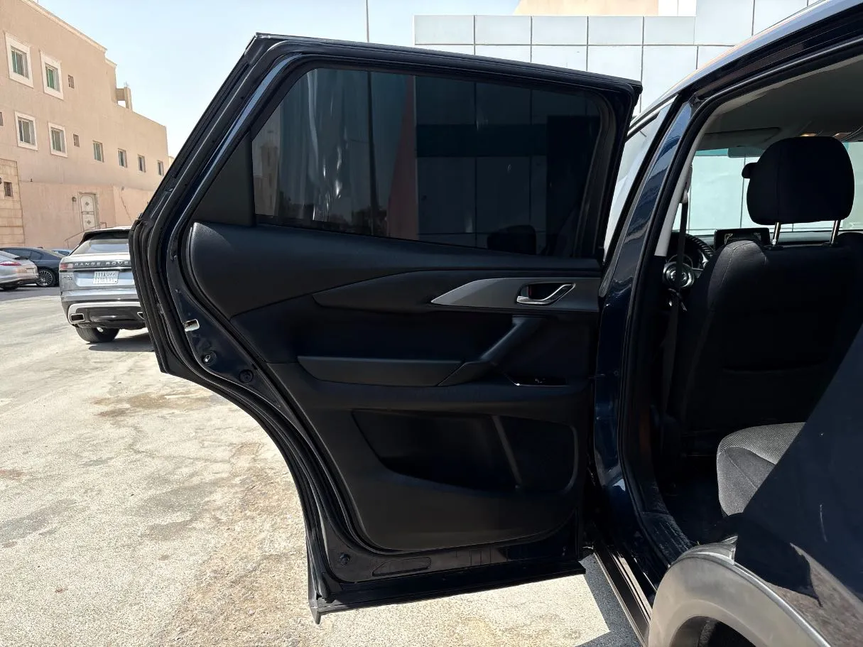 Car image 14