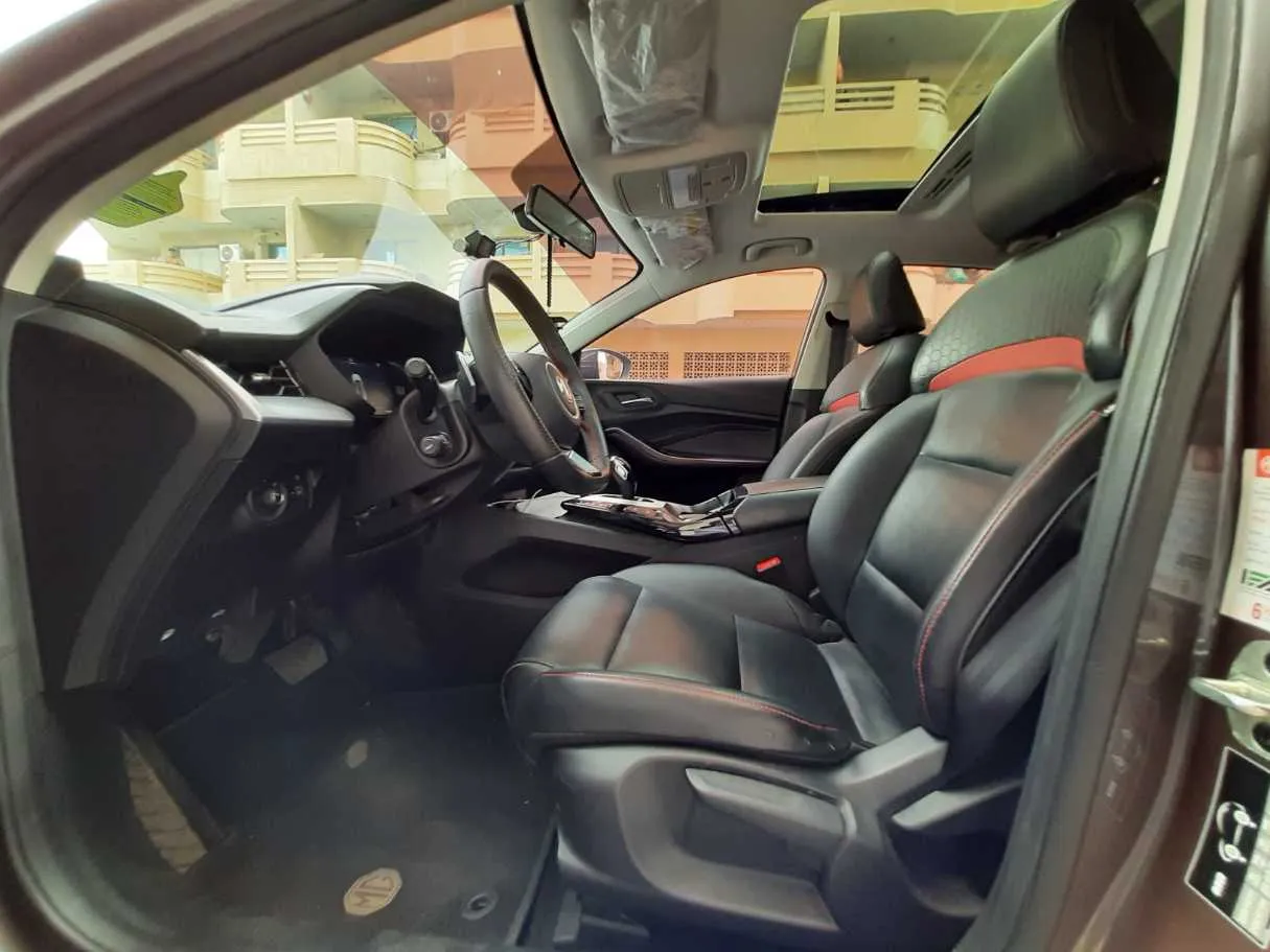 Car image 12