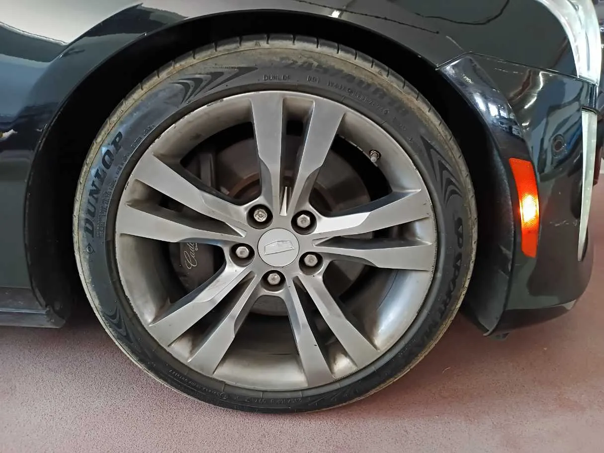 Car image 9