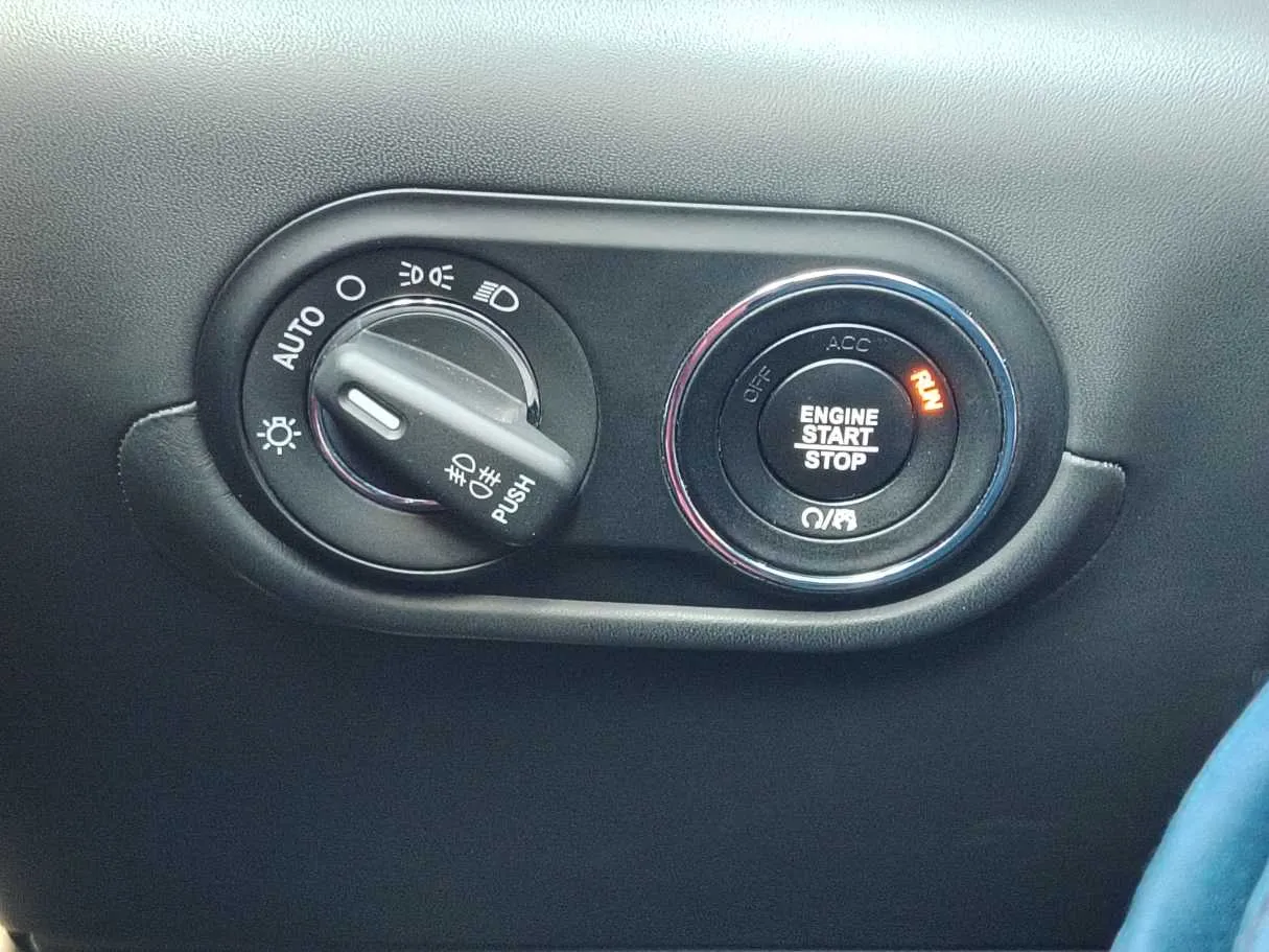 Car image 32