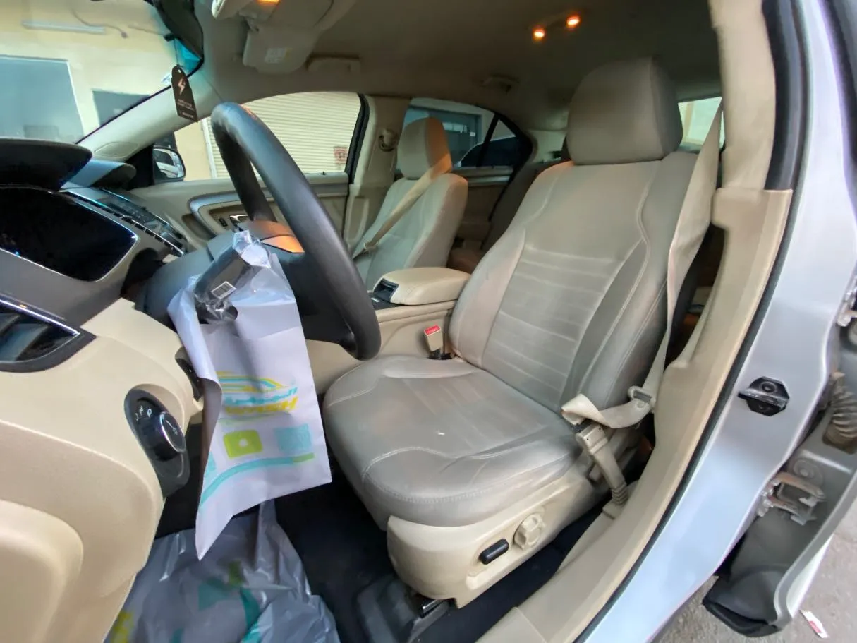 Car image 11