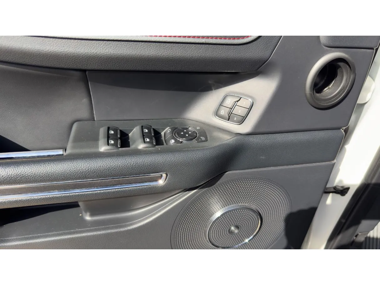 Car image 27