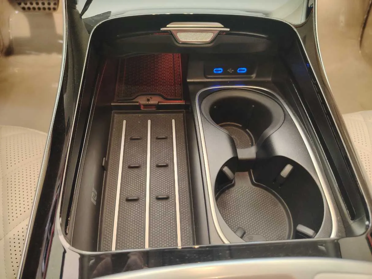 Car image 25