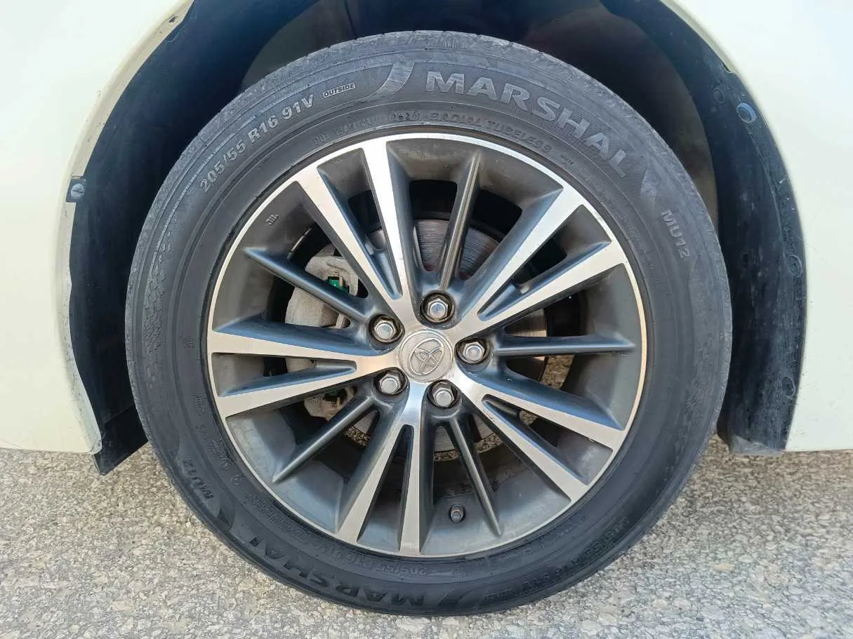 Car image 10