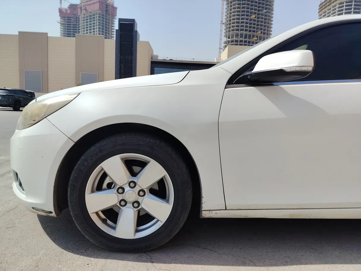 Car image 9