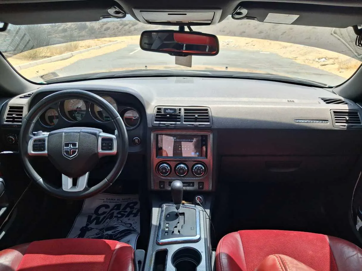 Car image 14