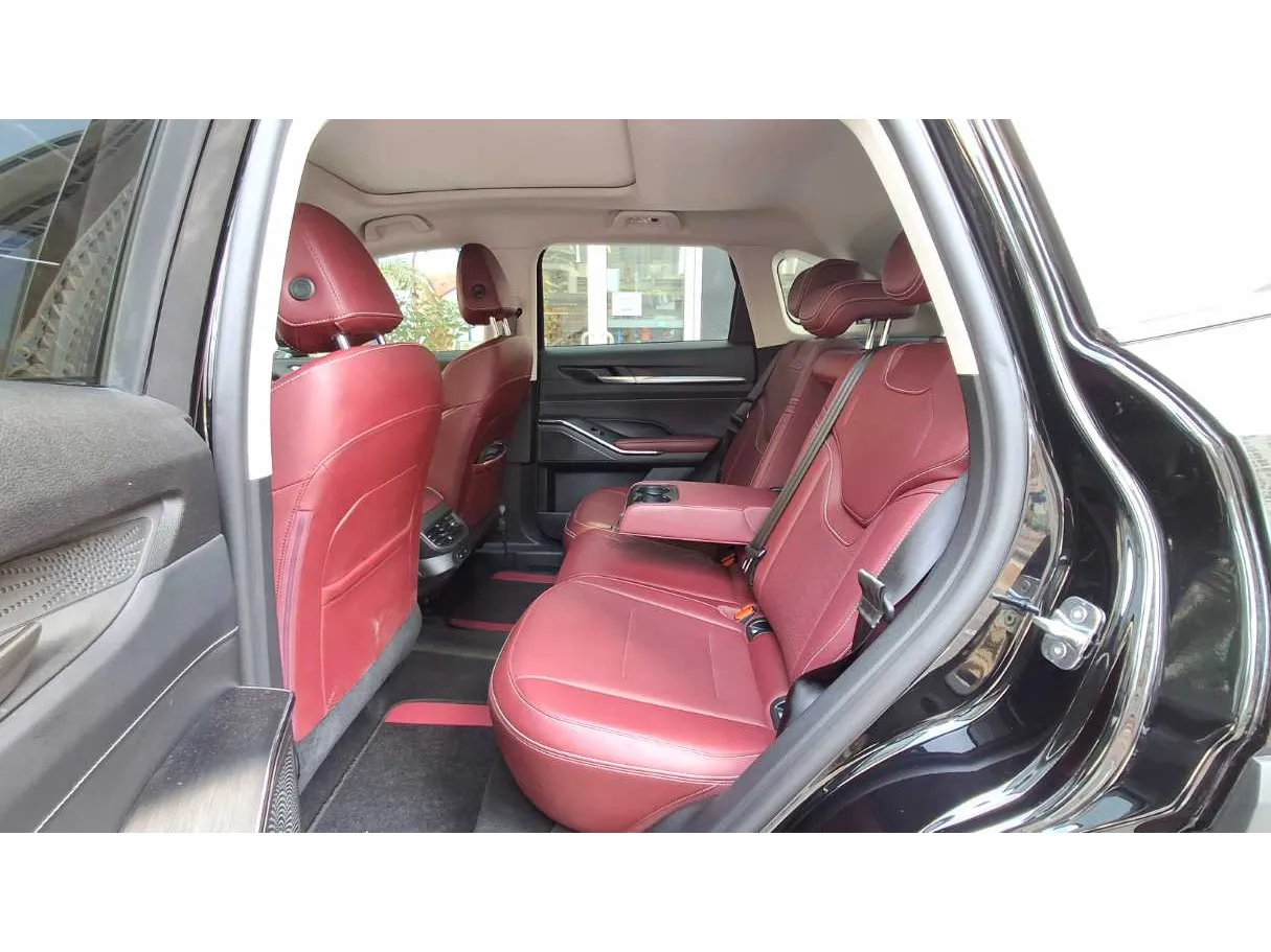 Car image 13