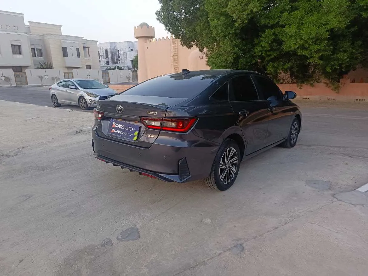 Car image 5