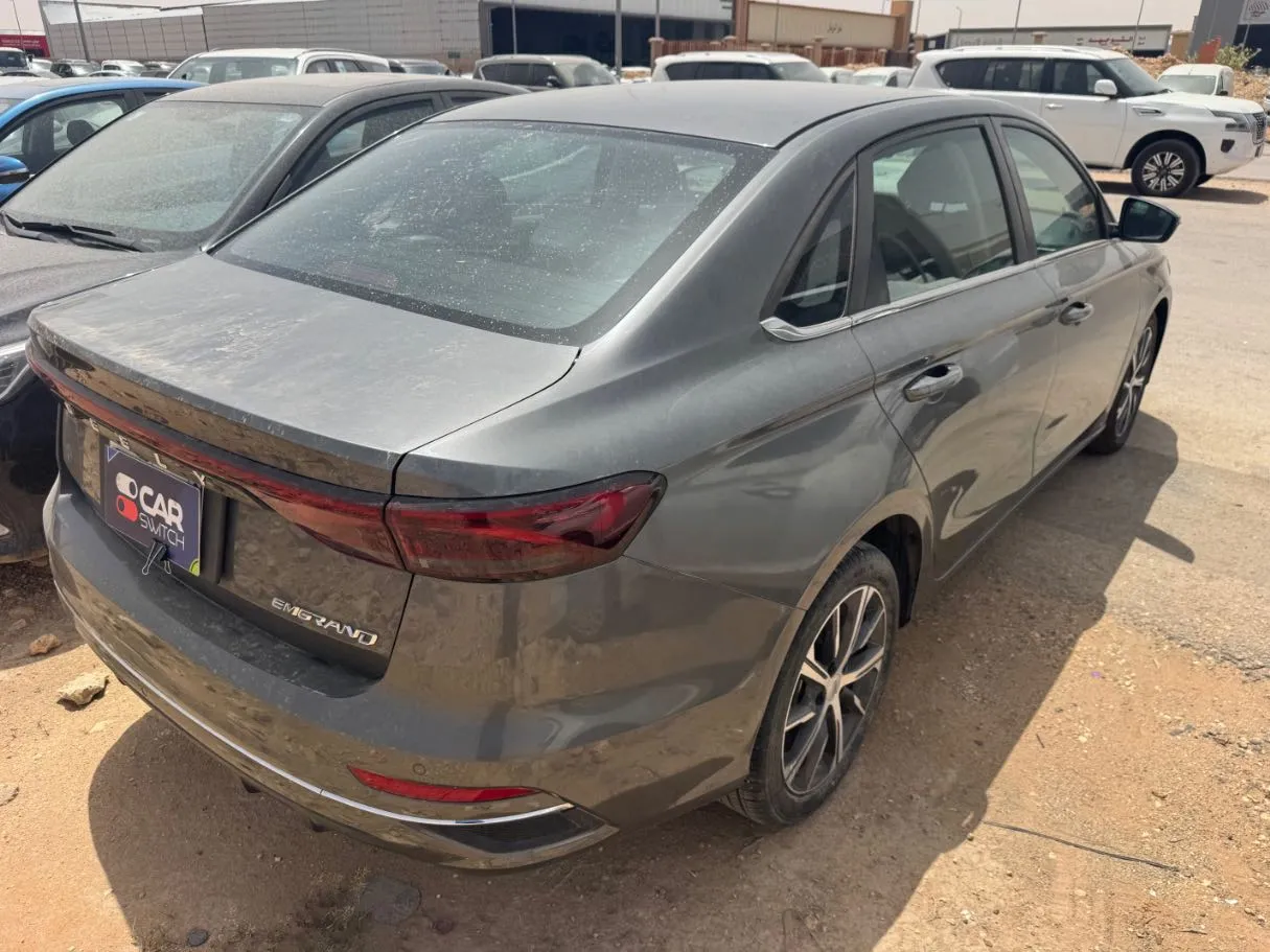 Car image 4