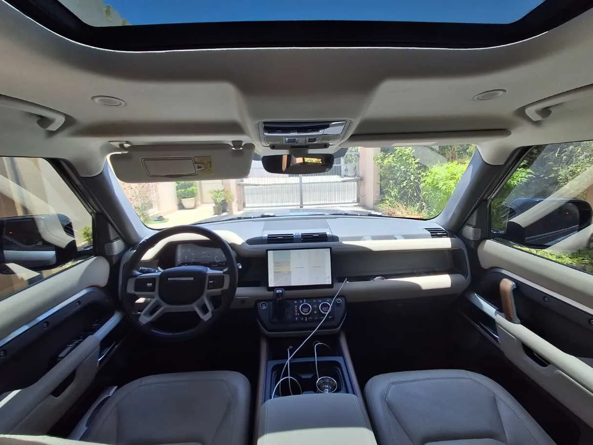 Car image 19