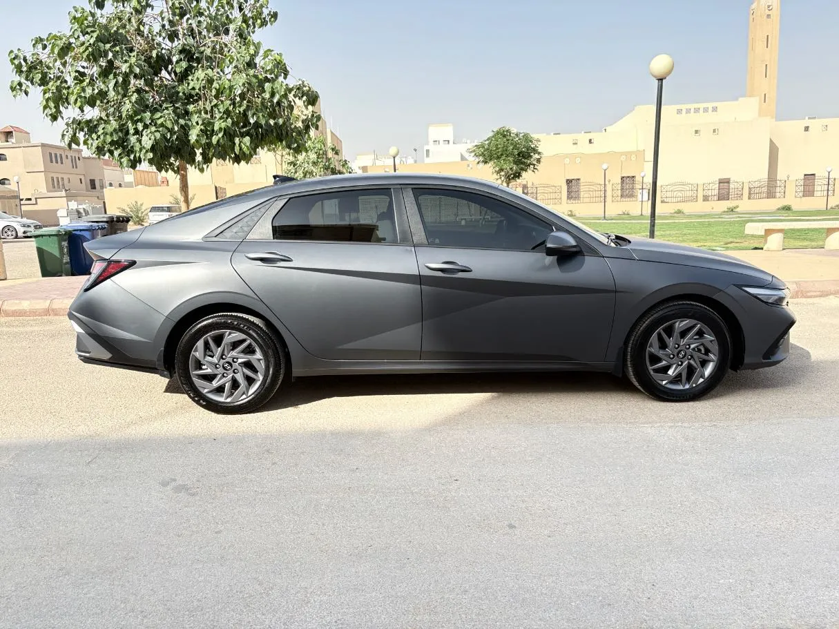 Car image 4