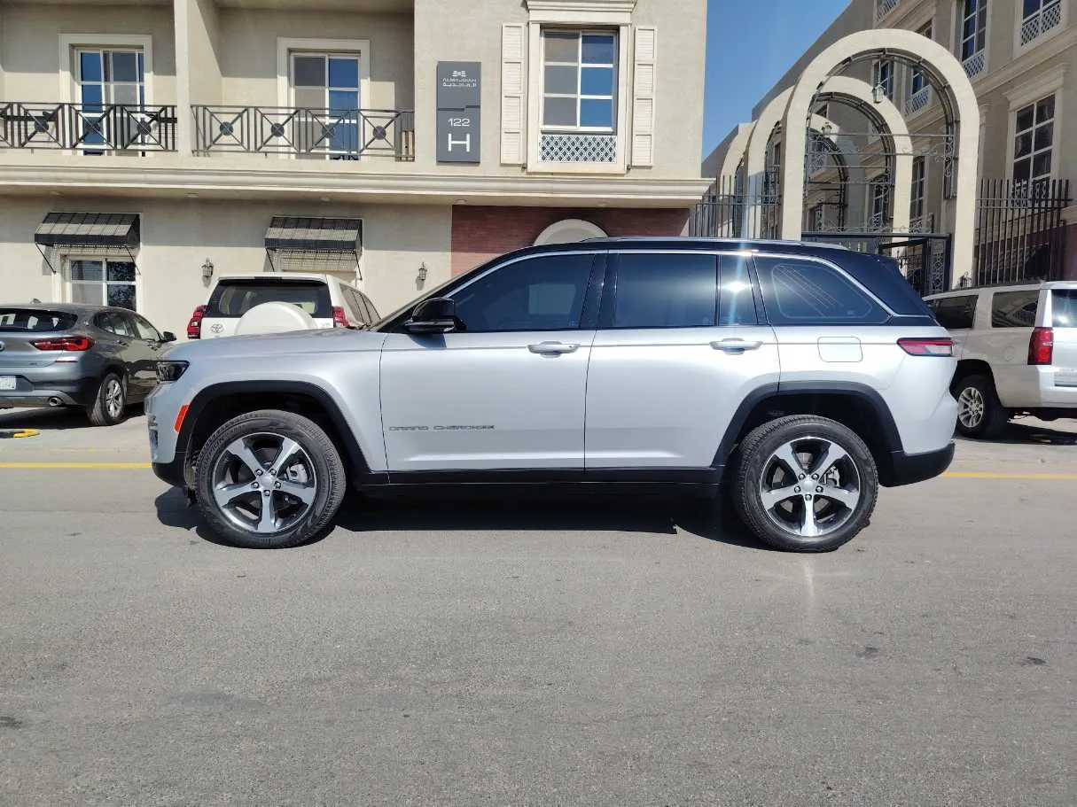 Car image 7