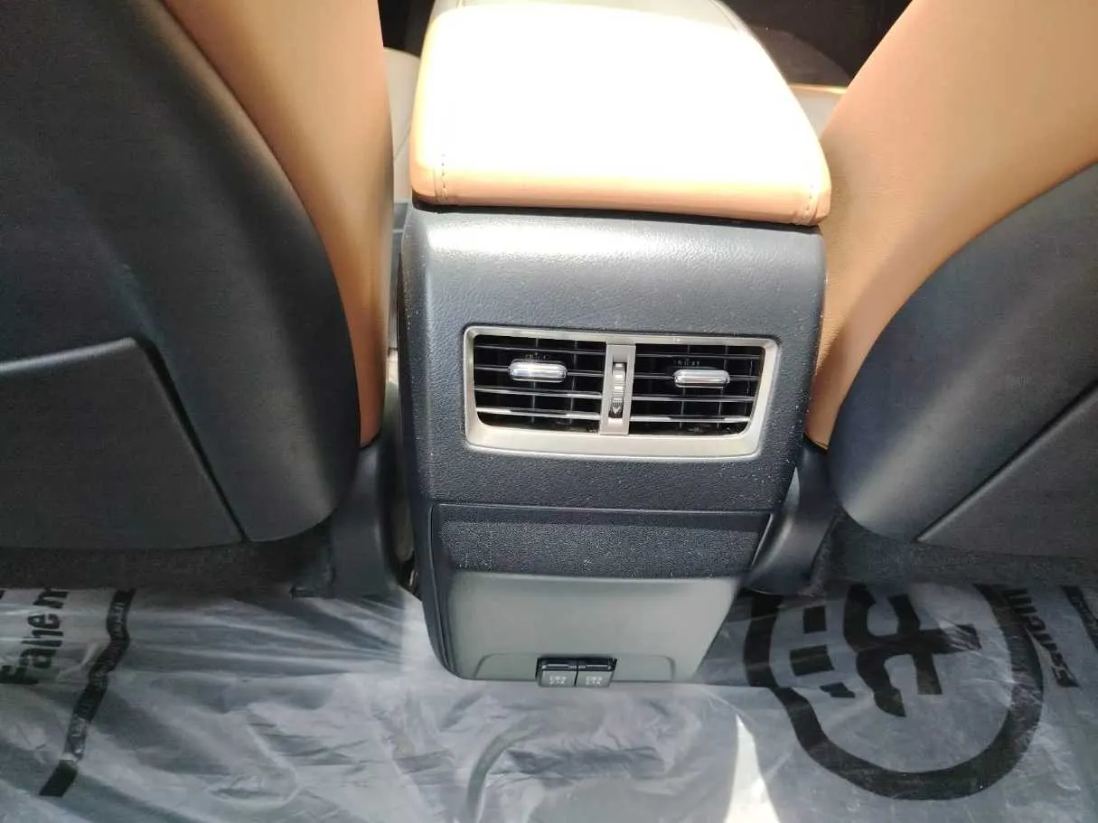 Car image 40