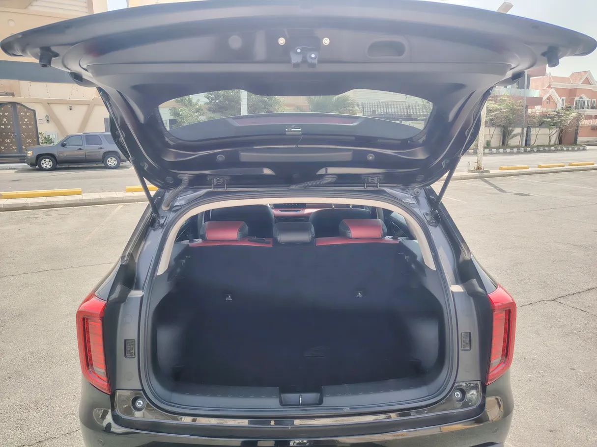Car image 24