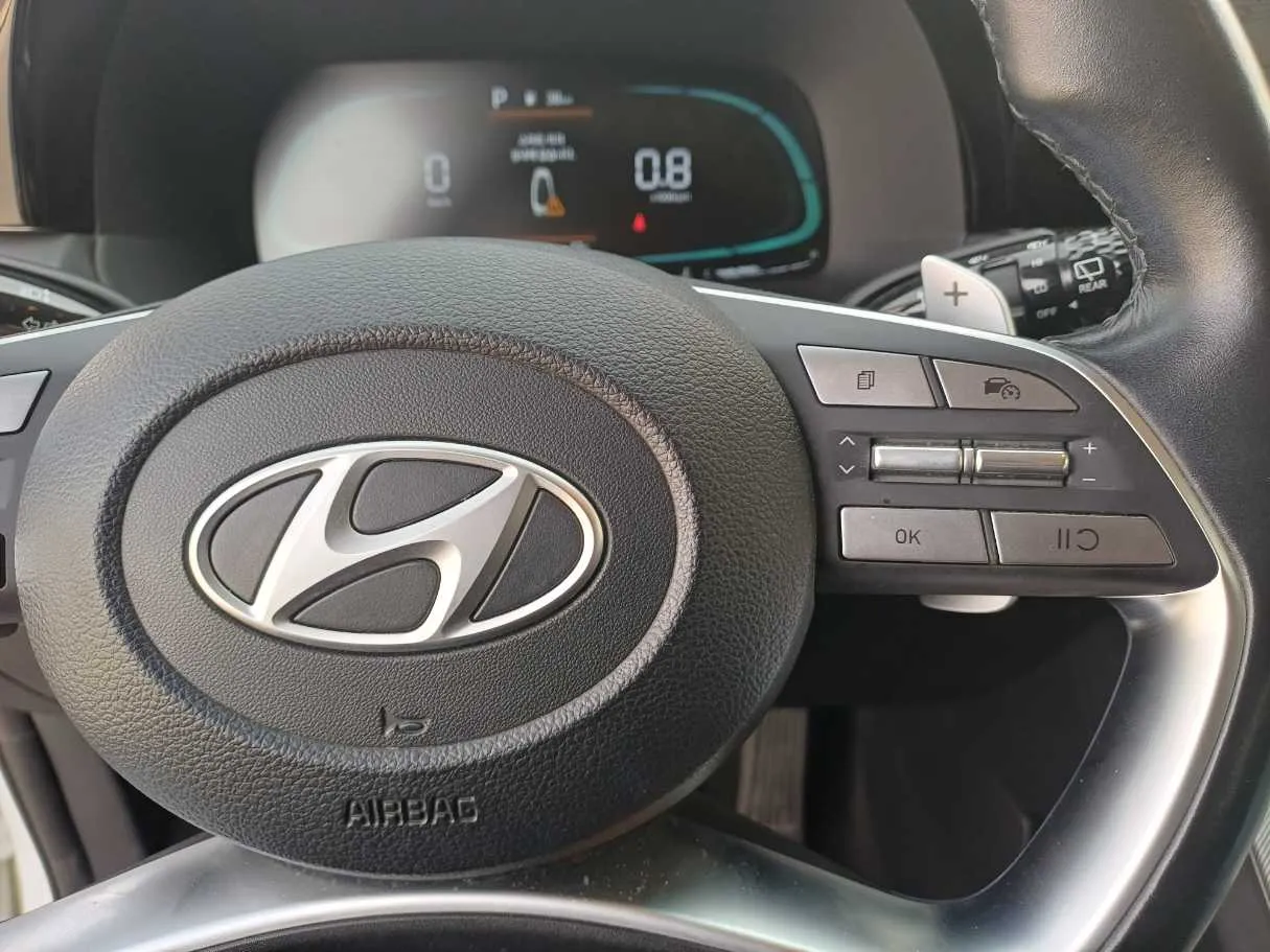 Car image 21