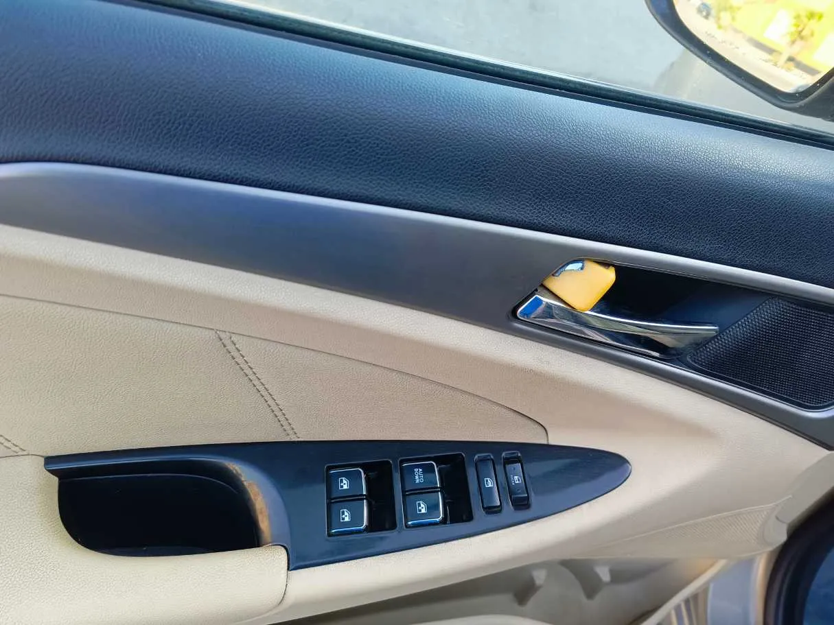 Car image 27