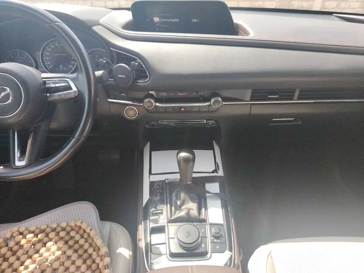 Car image 18
