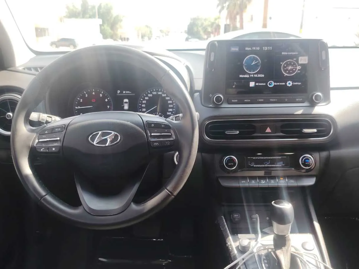 Car image 19