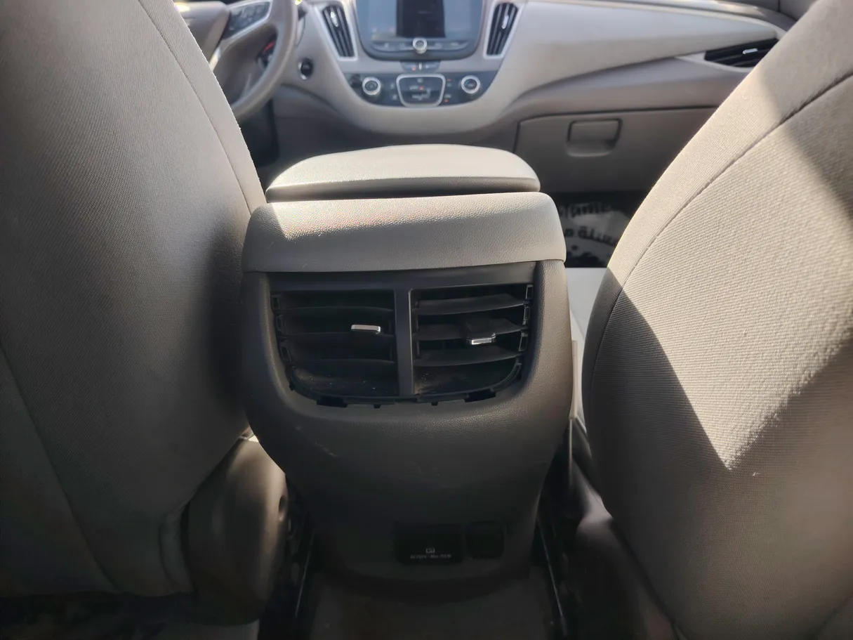 Car image 24