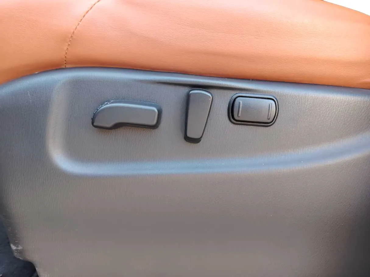 Car image 27
