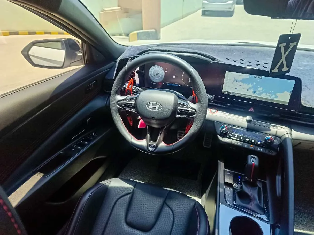 Car image 27
