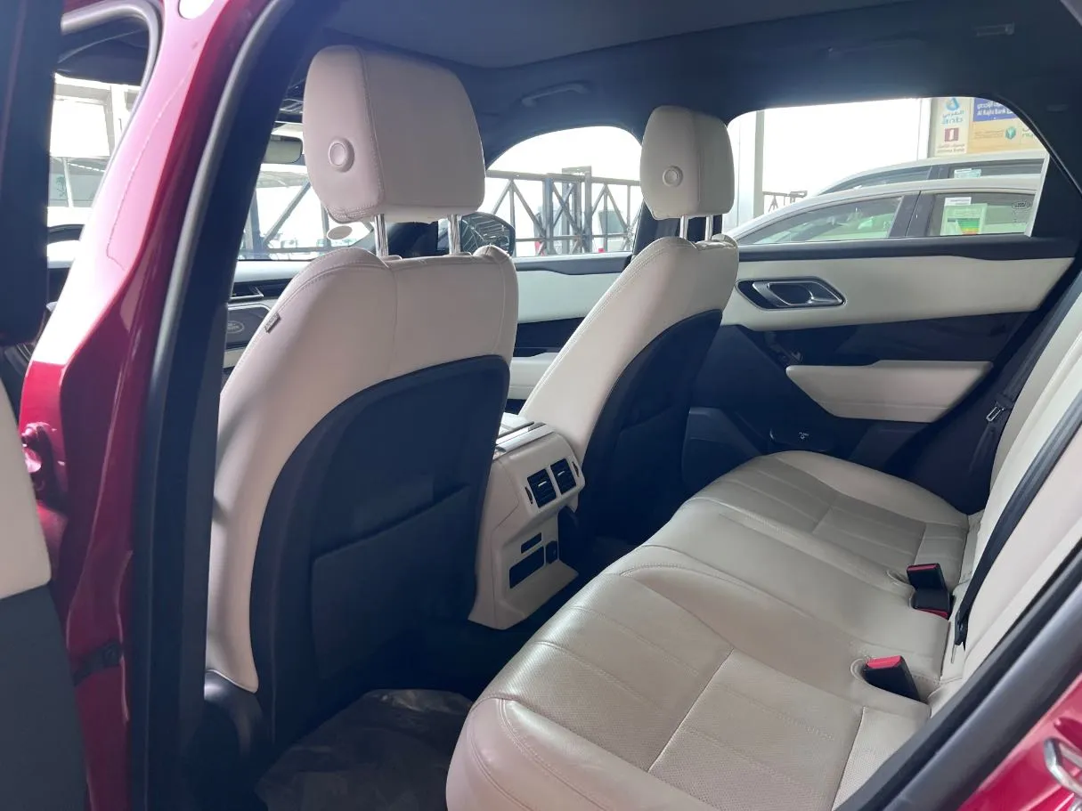 Car image 17