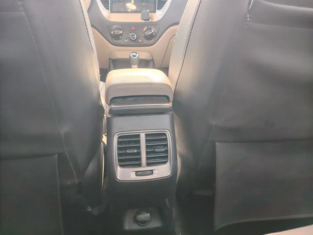 Car image 27