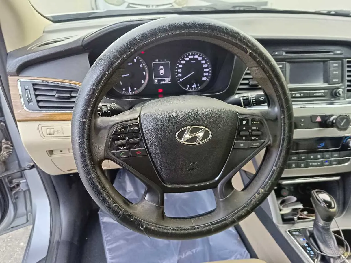 Car image 23