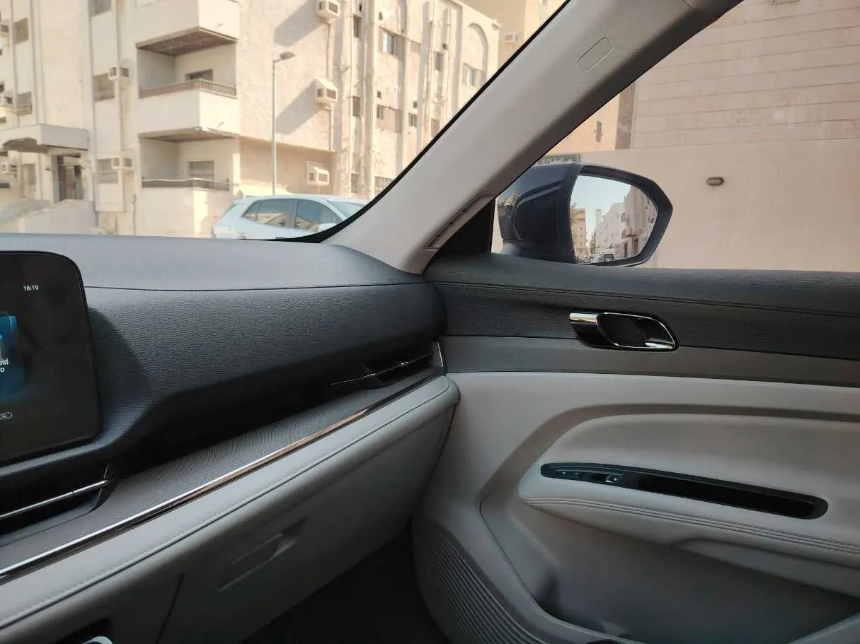 Car image 28
