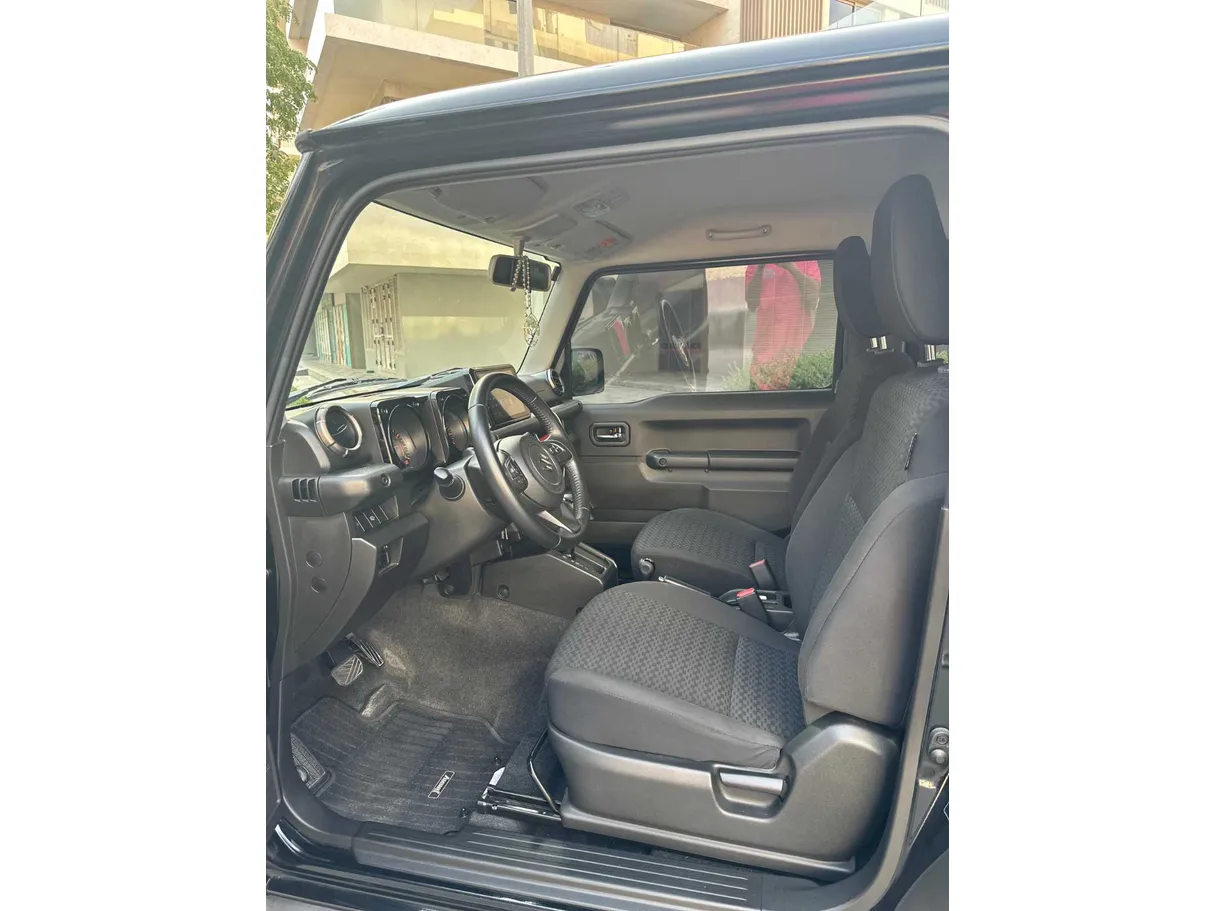 Car image 10