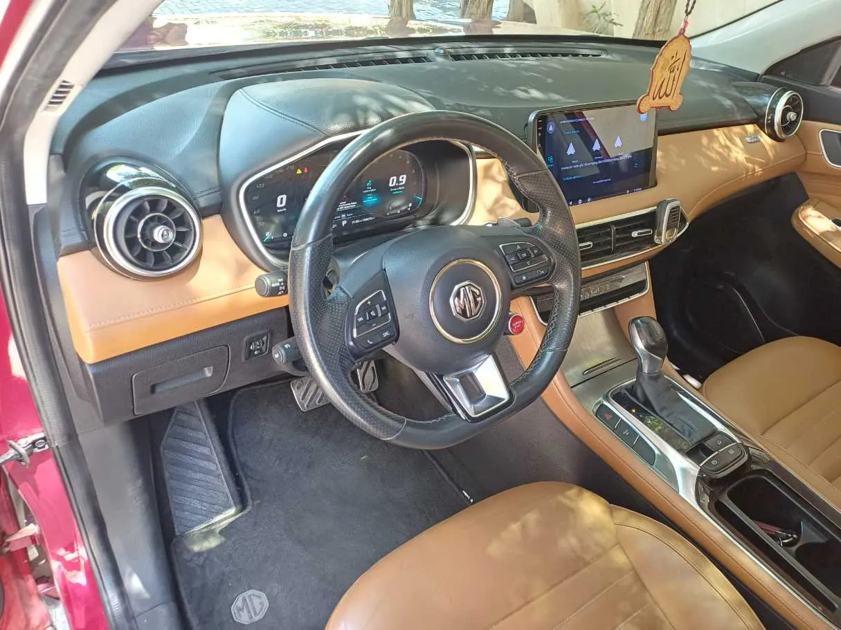 Car image 11