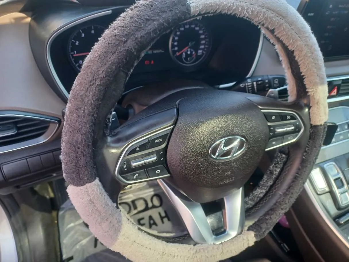Car image 18