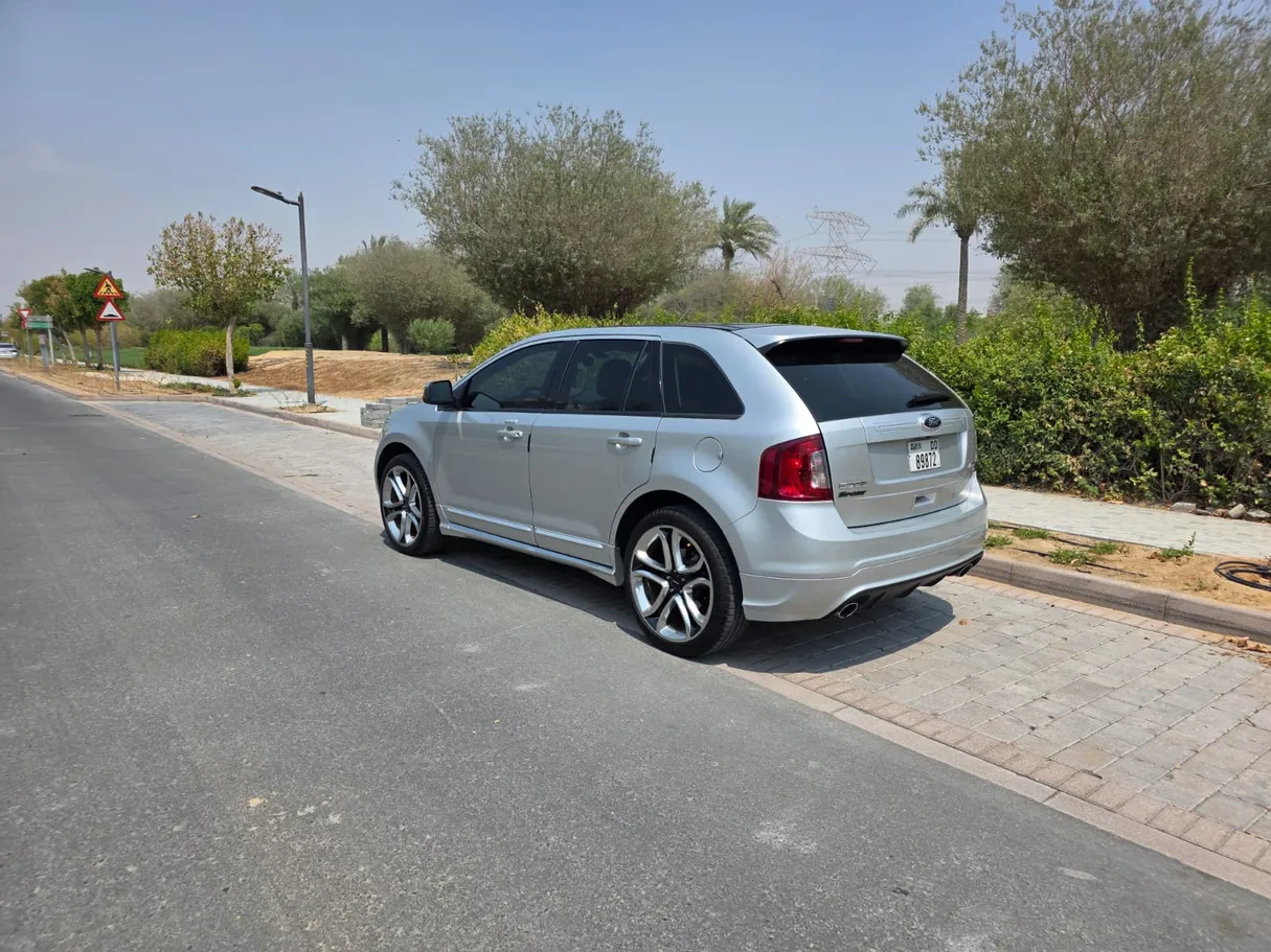 Car image 4