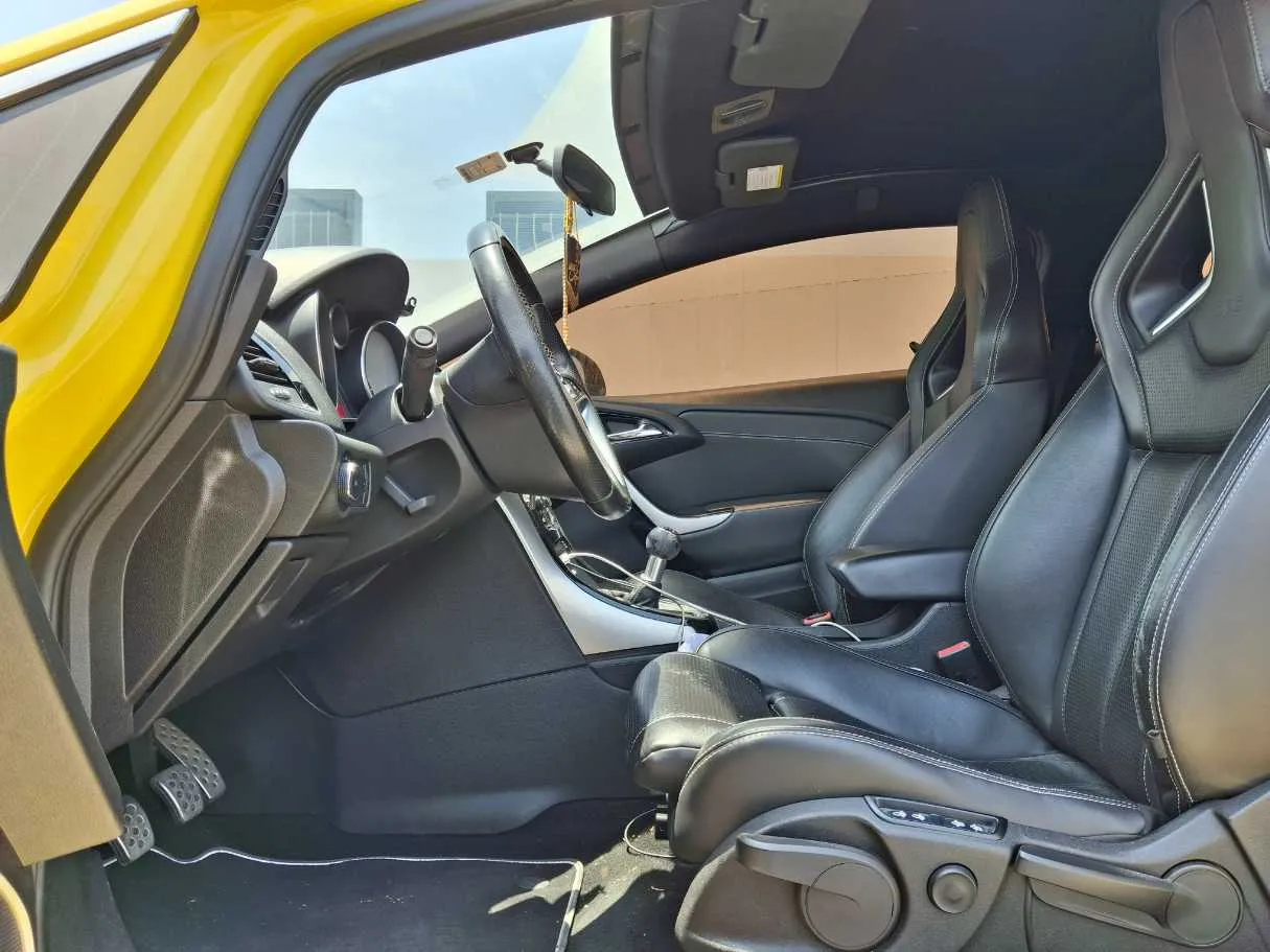 Car image 8