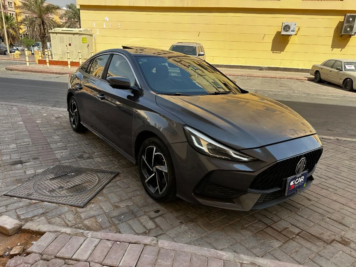Car image 3