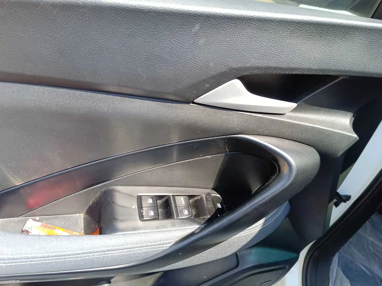 Car image 28
