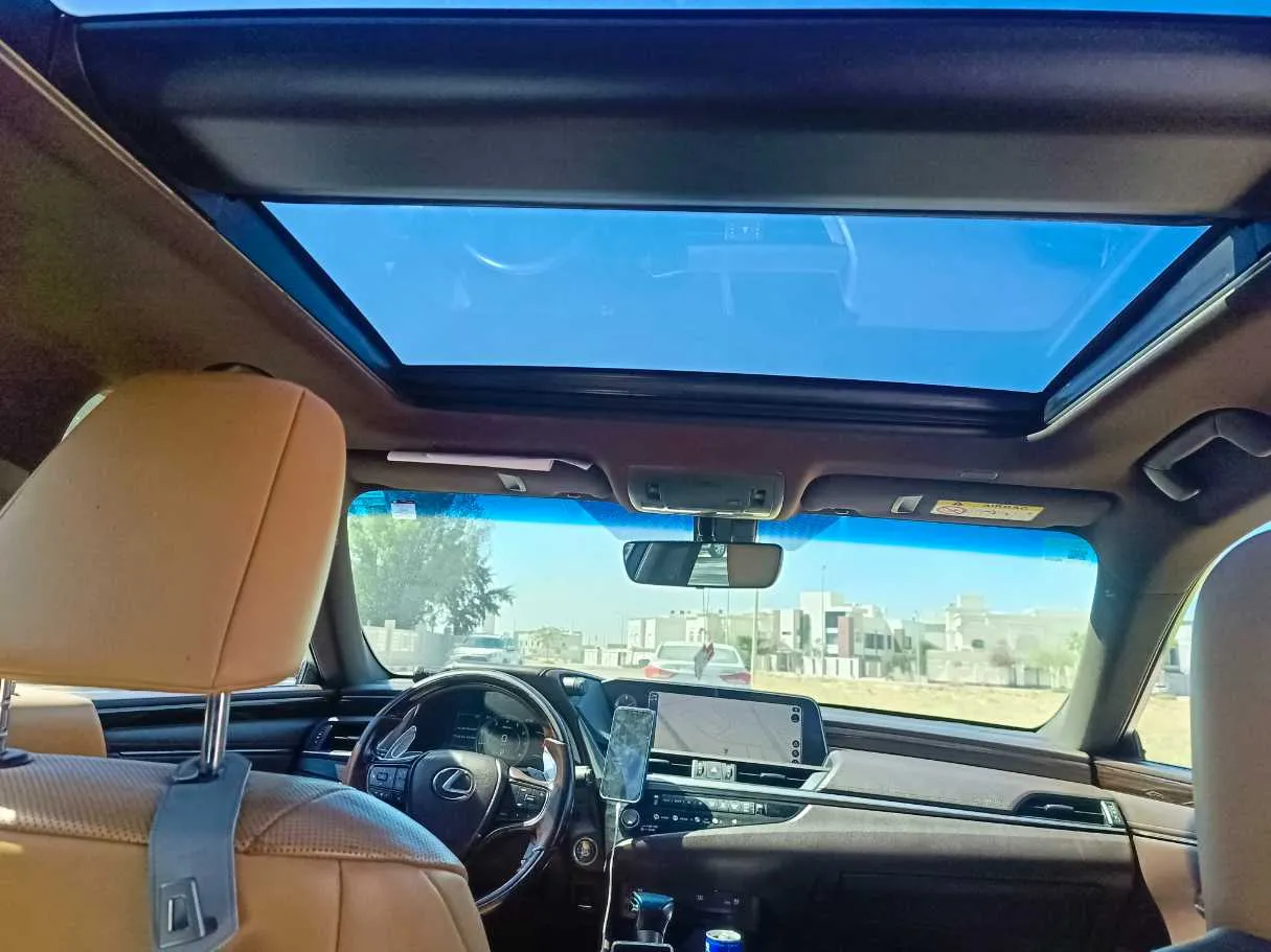 Car image 22