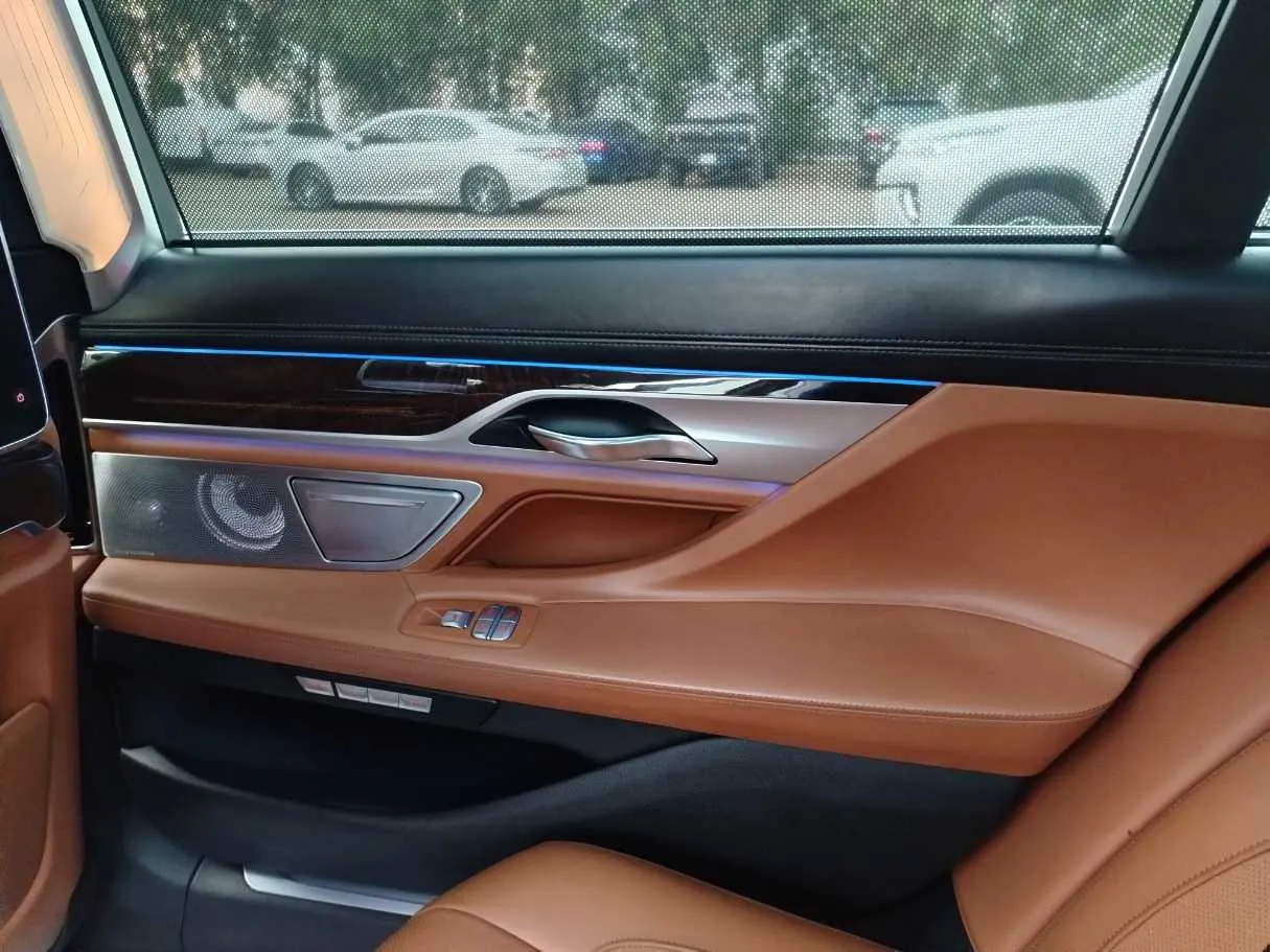 Car image 38