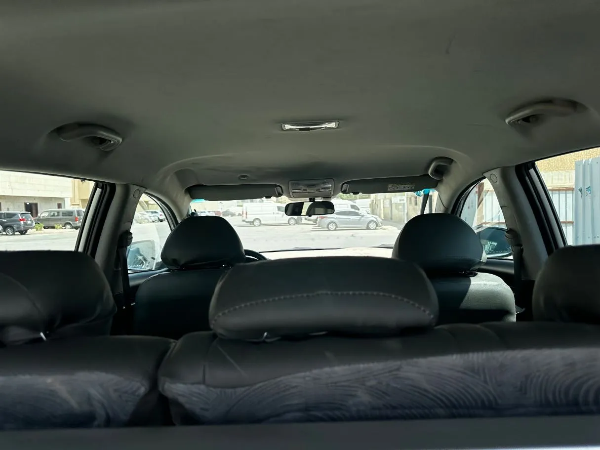 Car image 15