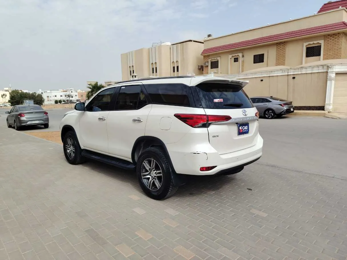 Car image 7